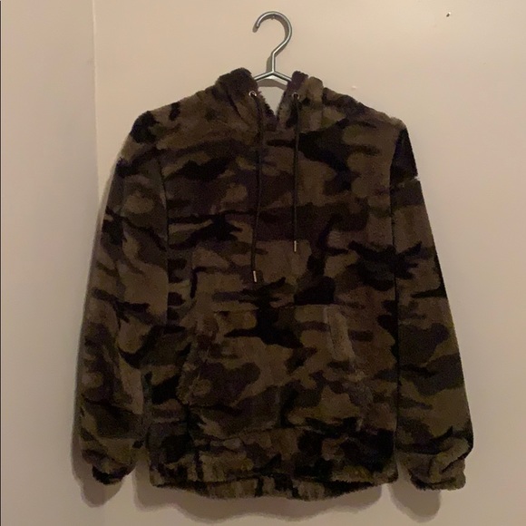 Fuzzy camo hoodie - Picture 1 of 1